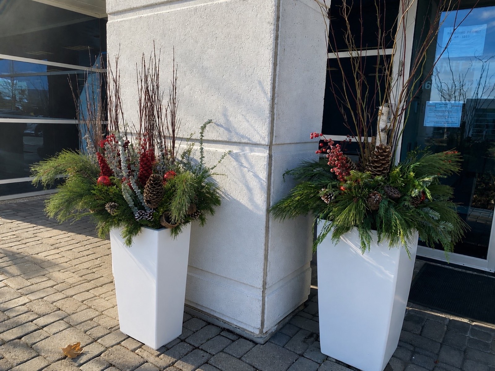 What Should It Cost to Decorate a Toronto Office for the Holidays?