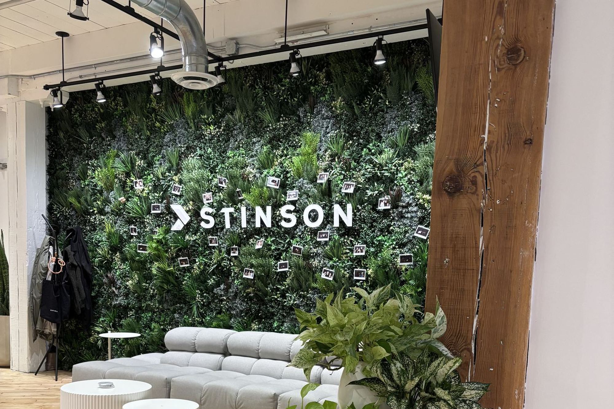 Green Walls for Toronto Offices: What Makes One Look Designed
